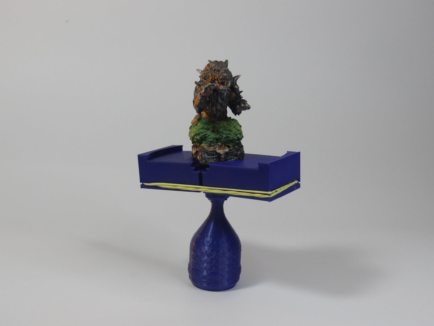 Miniatures’ Paint Handle